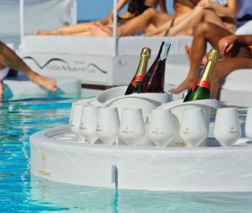 floating pool bar trona 