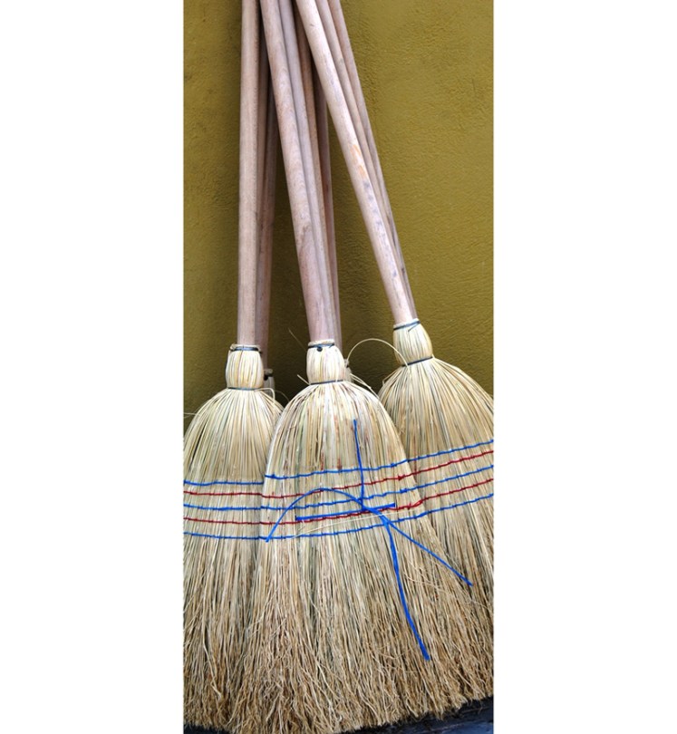 σκούπα χόρτινη σάρωθρο 